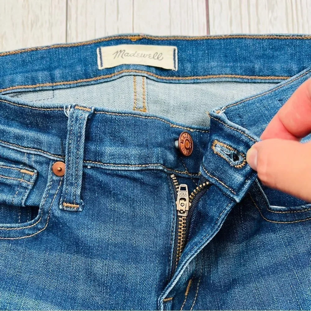Madewell 8” Skinny Factory Faded Jeans Size 26T